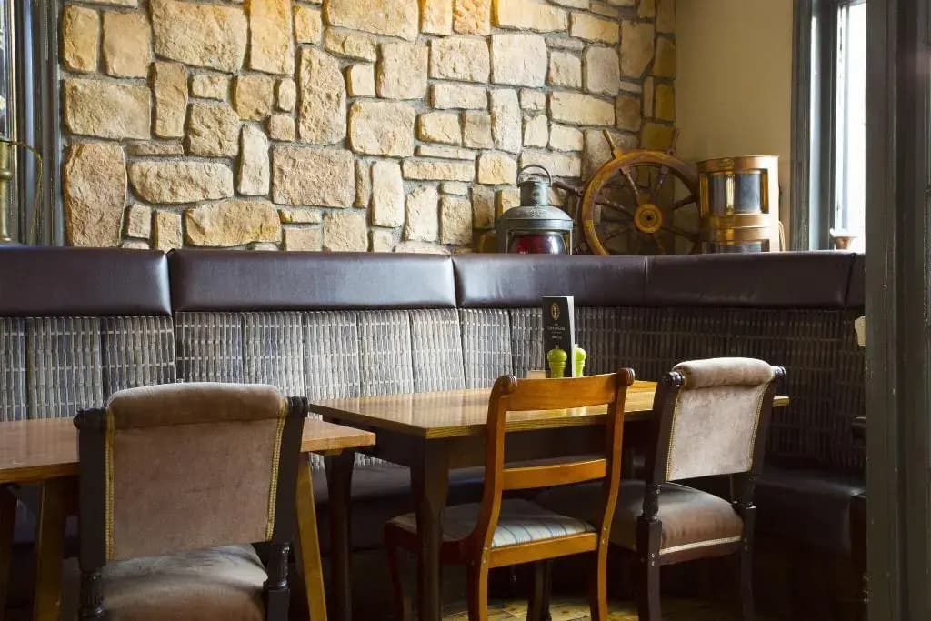 The Captain Cook Hotel - photo 15