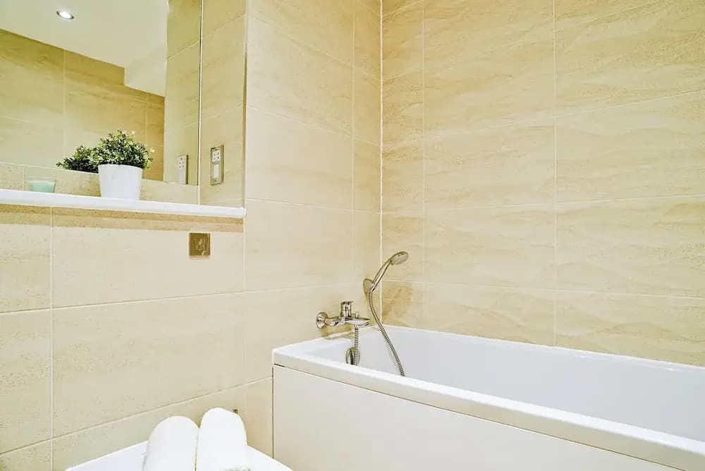 Spacious City Centre 3bed: Free Parking/elevator - photo 9