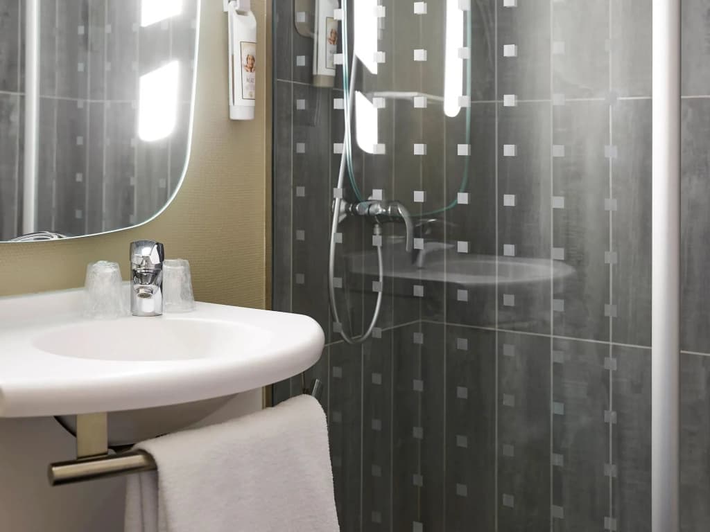 Ibis Paris Canal Saint Martin - photo 9