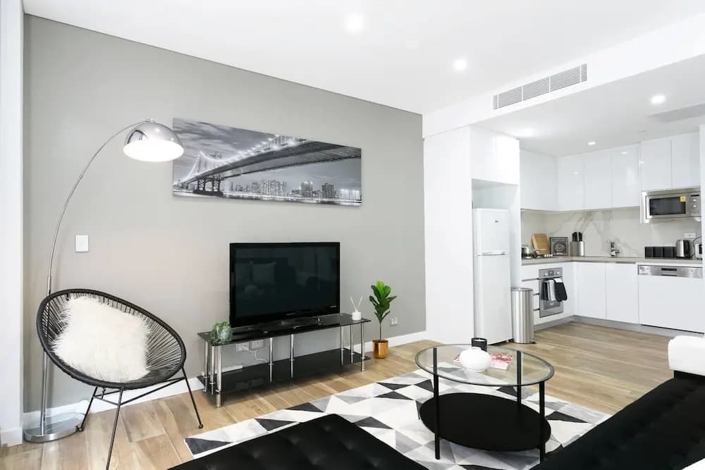 Chic CBD Pad + Pool + Gym + Sauna + Parking - photo 11