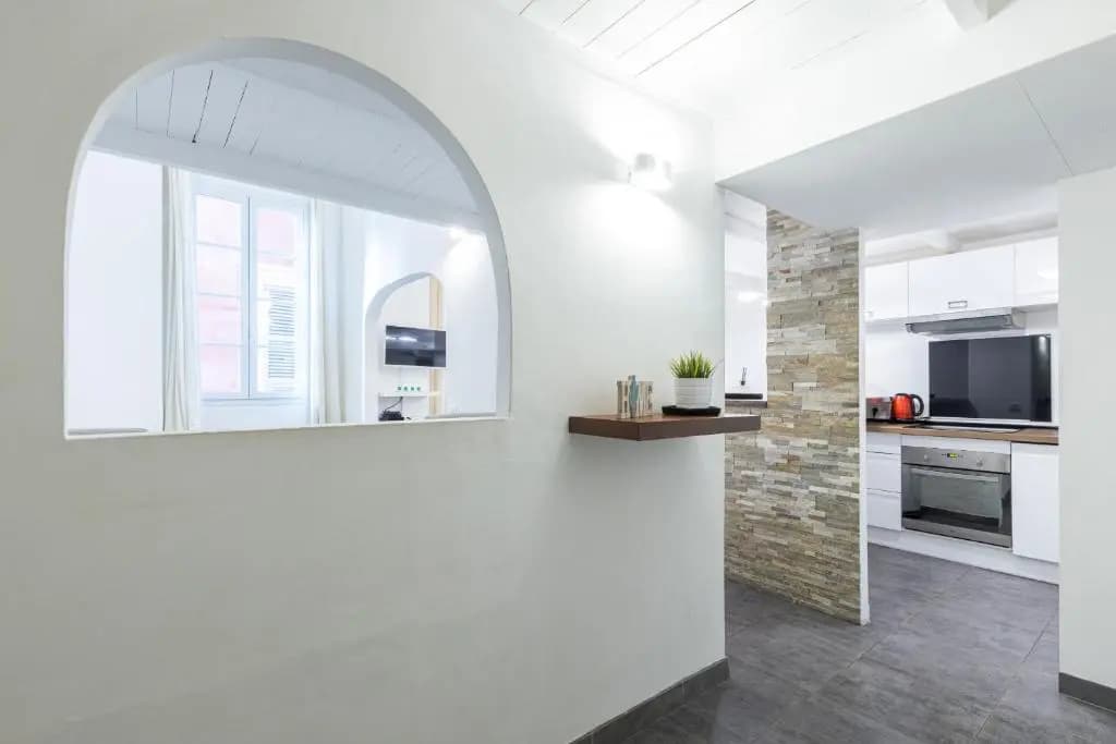 Duplex in Rue de la Préfecture Old Town 2 Bdrs - photo 2
