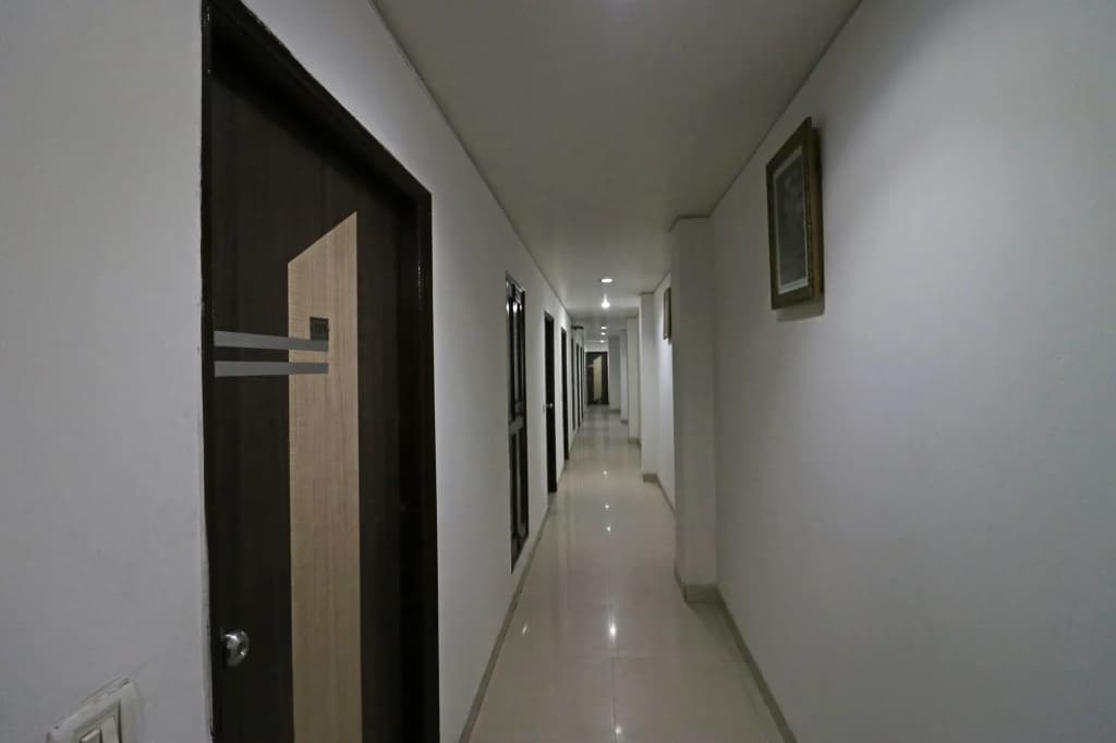 OYO 10381 Hotel Aerodrome Palace - photo 9