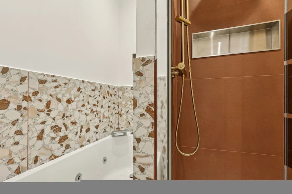 Lavie Maison Hot Tub Seaside Flat - photo 6