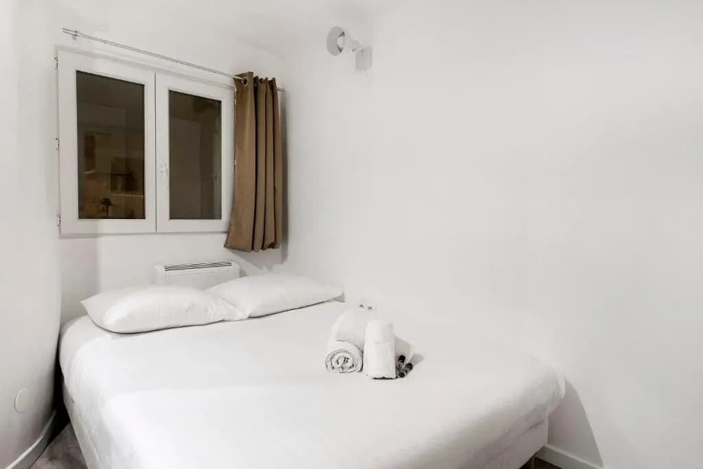 Refurbished Central Paris Flat by GuestReady - photo 1