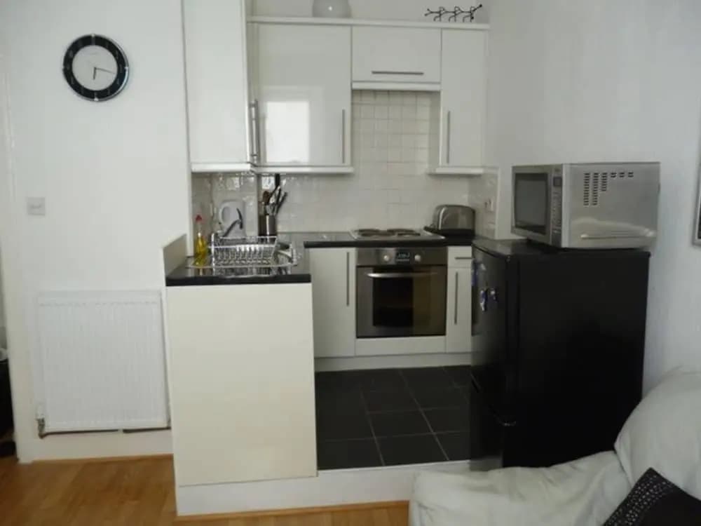 Well-connected, Cosy 1 Bedroom Flat in Dalry - photo 10