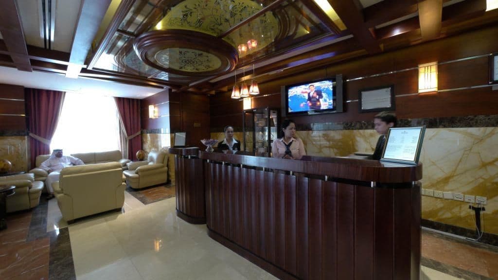 Sharjah Royal Tulip Hotel apartment - photo 2