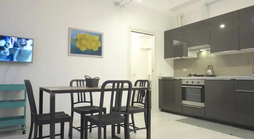 Temporary House - Isola District - photo 2