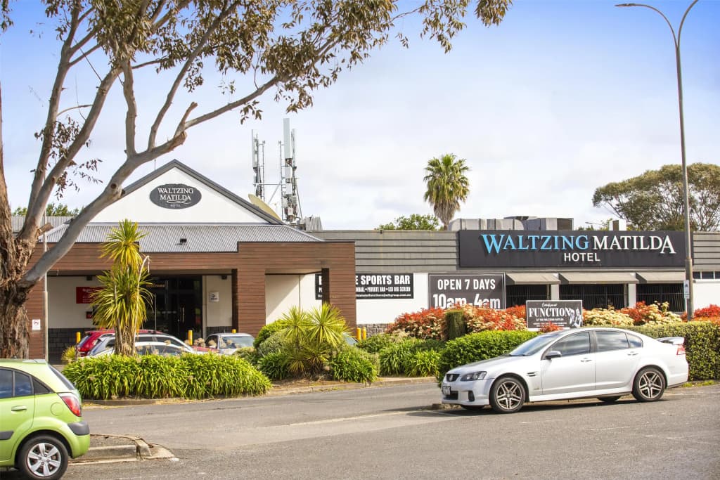 Nightcap at Waltzing Matilda Hotel - photo 30