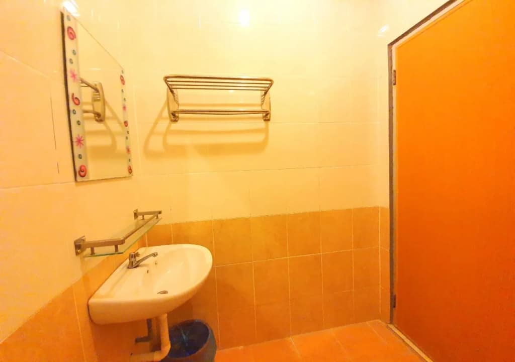 OYO 89715 CK Hotel - photo 8