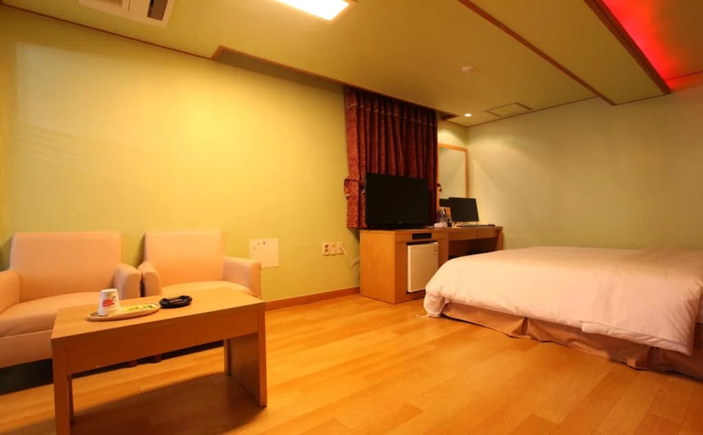 Prince Hotel - photo 6
