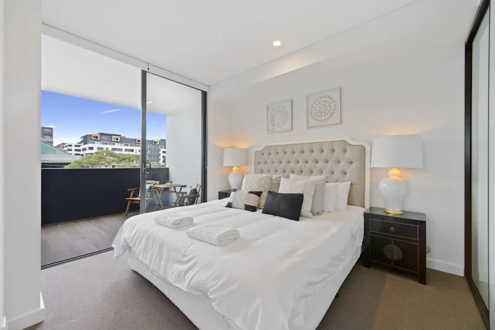 HomeHotel- Luxury & Contemporary Apt - photo 3