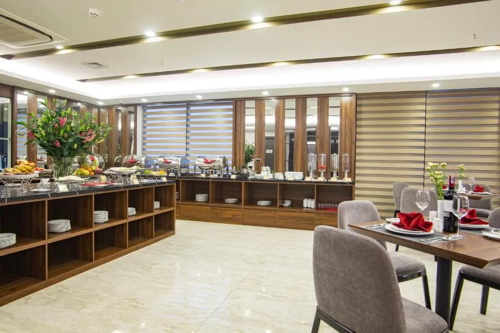 Western Skyline Hotel - photo 18