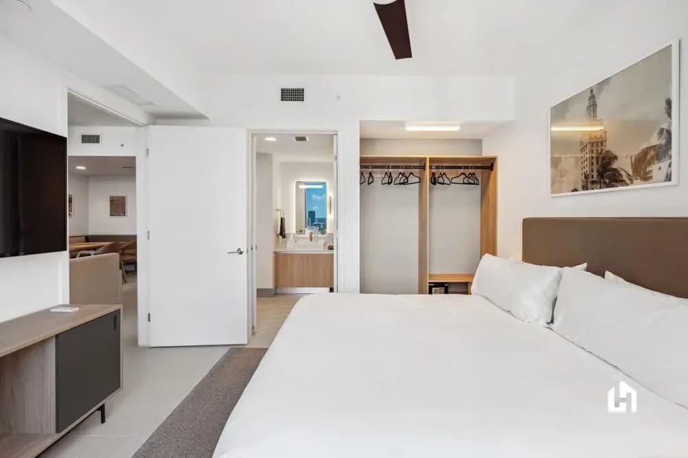 Stylish Apartments with Partial Ocean Views in Downtown - photo 4