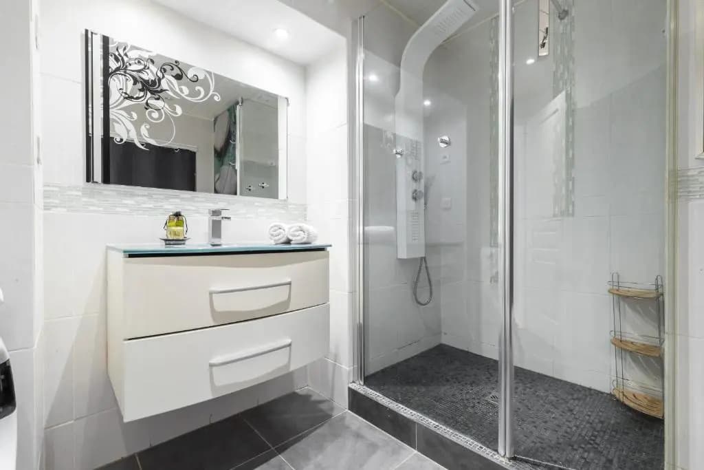 Amazing 3 Bdrs And Garden Place du Pin Parking ! - photo 8