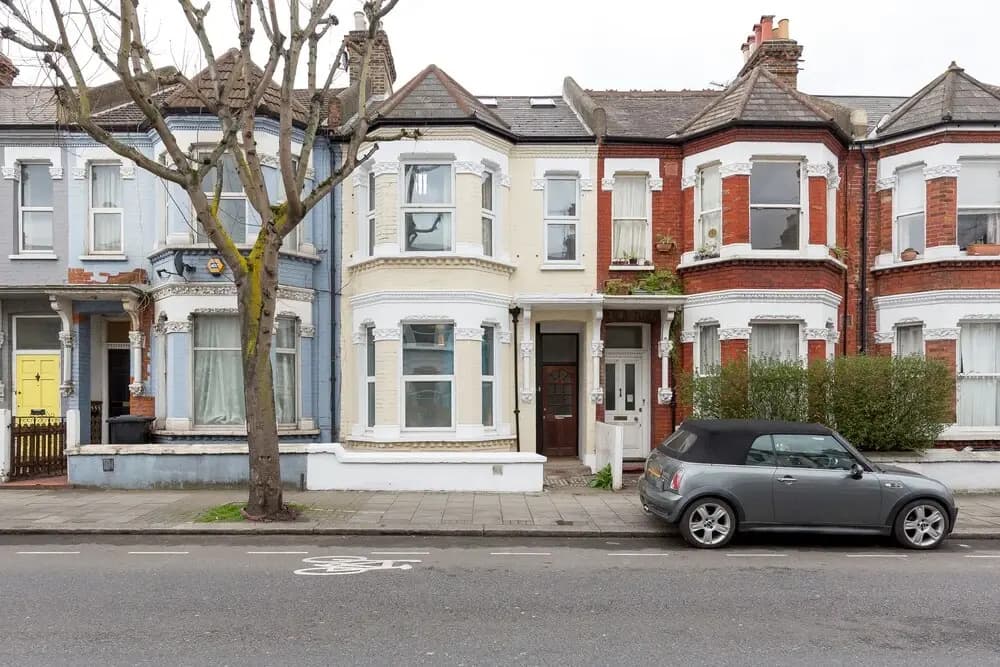 Clapham 2Bed with Patio by BaseToGo - photo 1