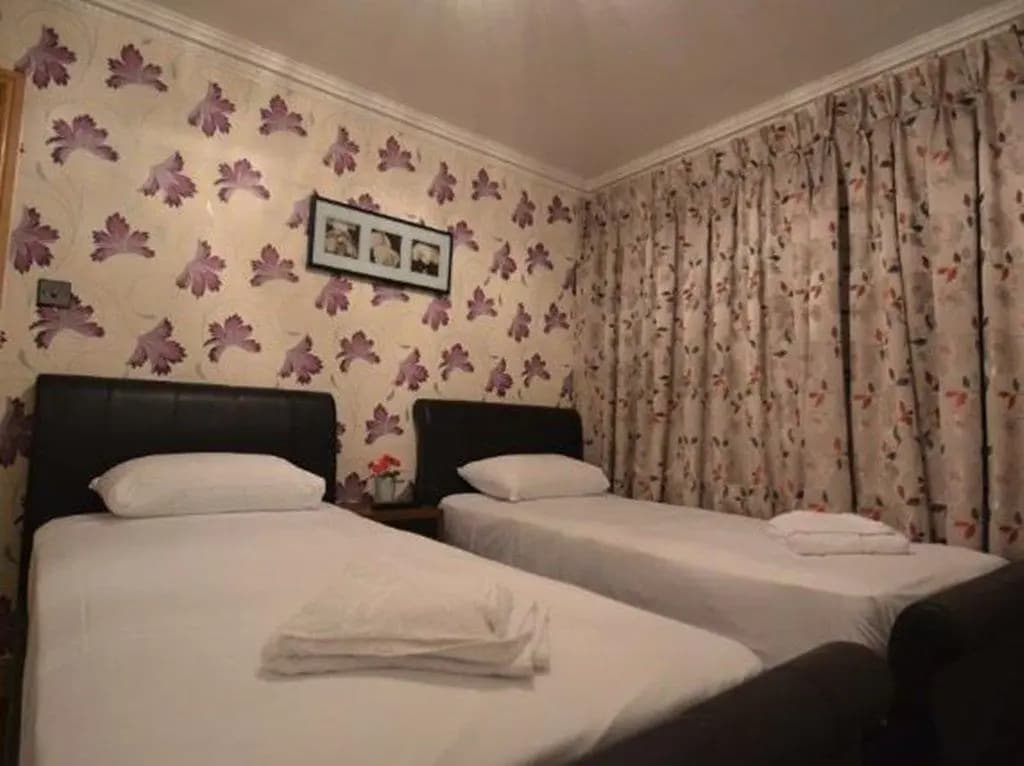 Hyde Park Suites - Apartments - photo 6