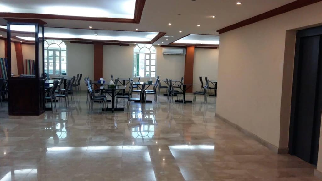 OYO 117 Majestic Hotel - photo 16