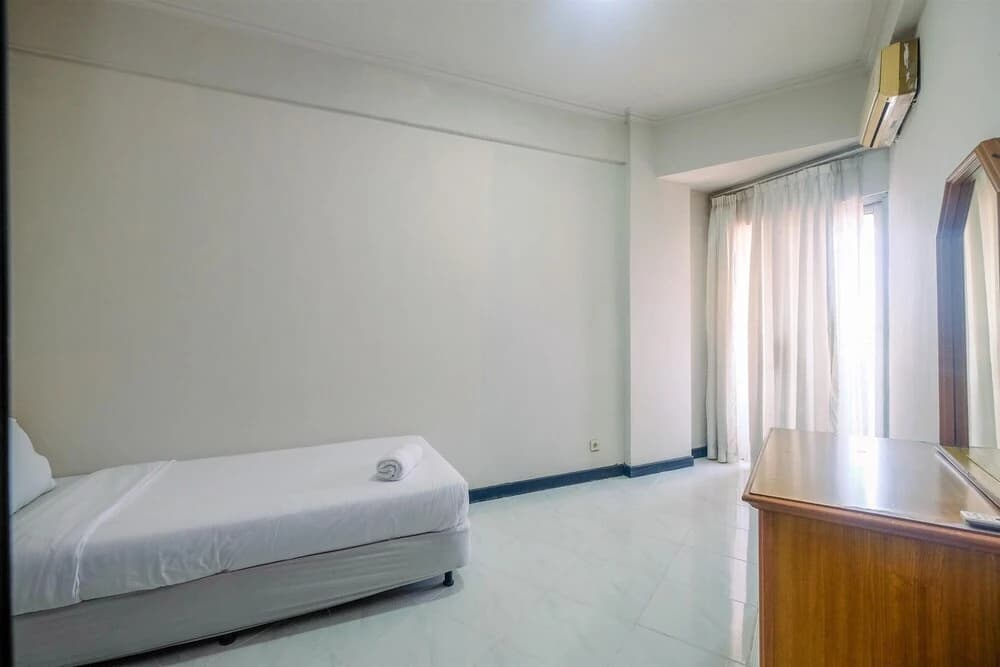 Spacious and Strategic 3Br Kondominium Juanda Apartment - photo 2