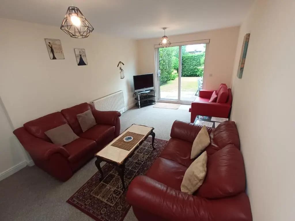 Central Modern Apartment with Free Parking And Private Garden - main photo