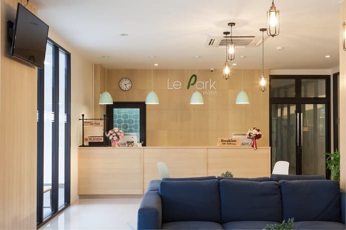 Edinburgh Castle Apartments And Suites - photo 2