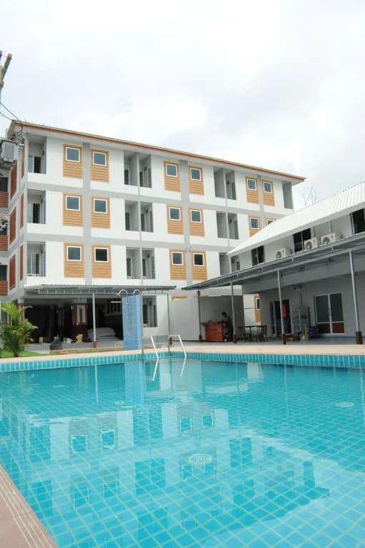 Pool Front Hostel - photo 13