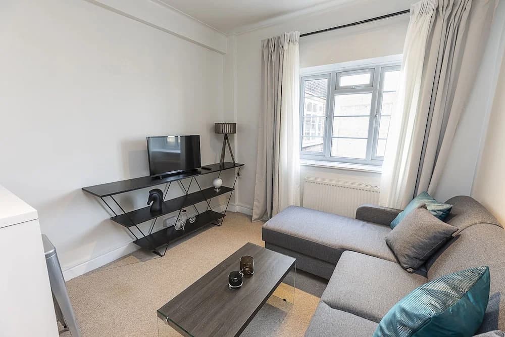 Imperial Suite in Swiss Cottage - photo 14