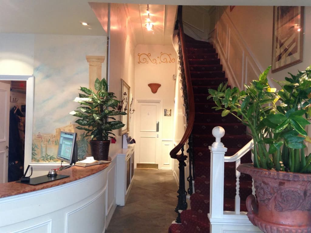 Rushmore Hotel - photo 2
