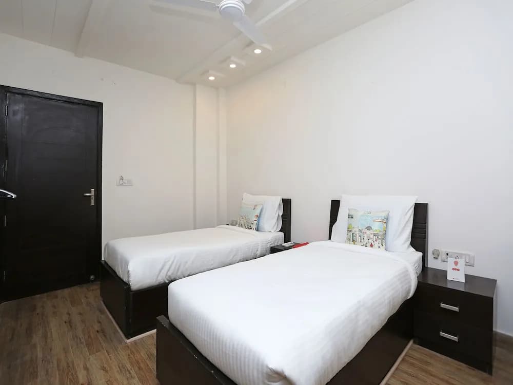 OYO Townhouse 281 Harsh Vihar Near M2K Cinemas Rohini - photo 3