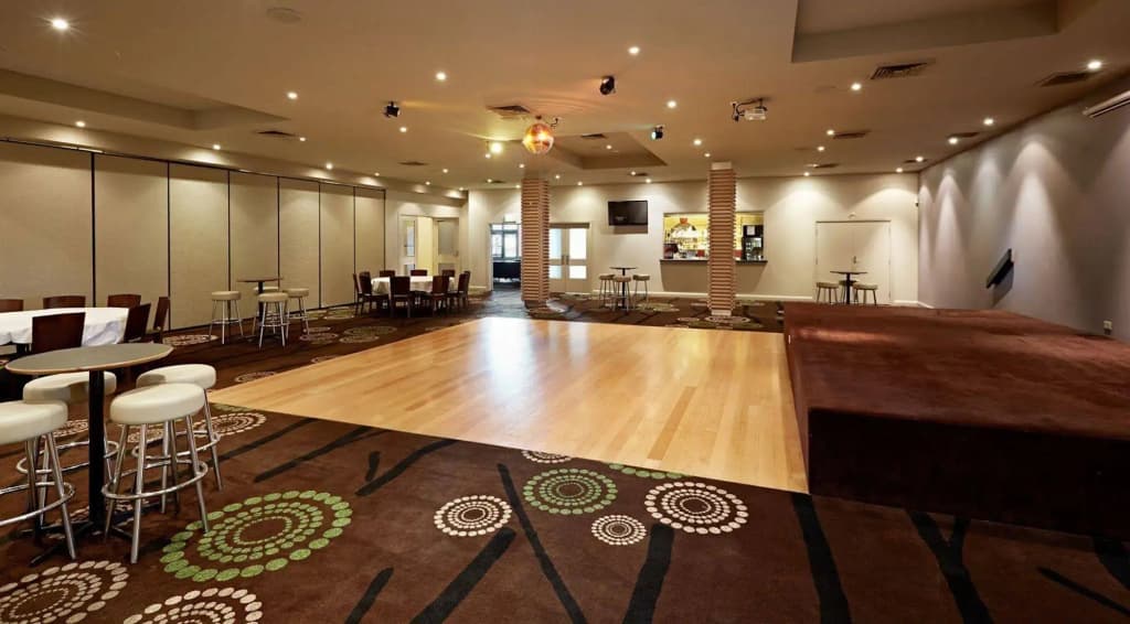 Nightcap at Waltzing Matilda Hotel - photo 22