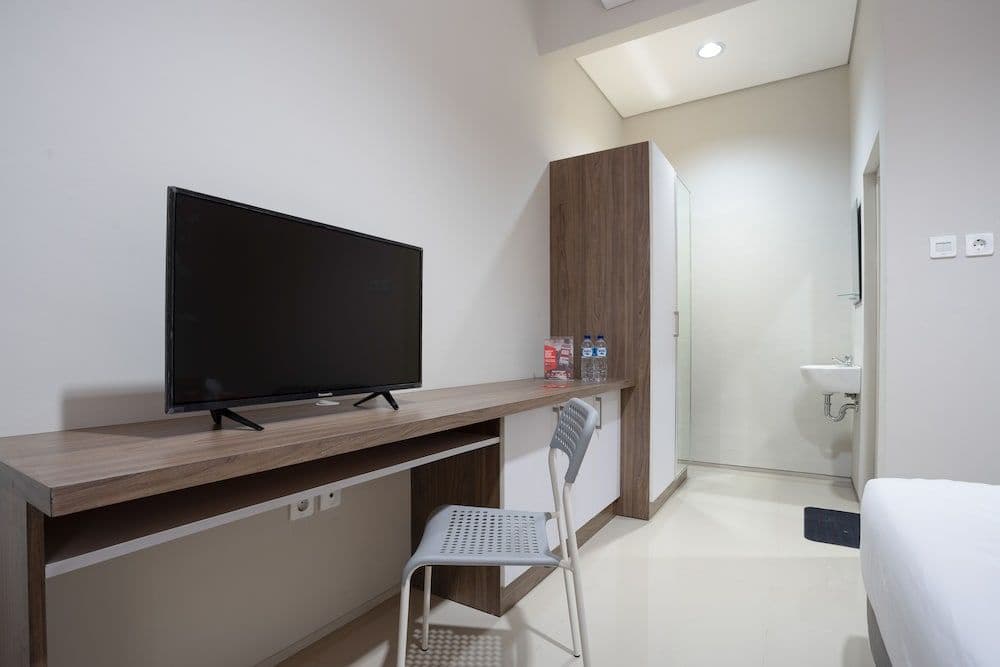 RedDoorz near JIEXPO Kemayoran - photo 6