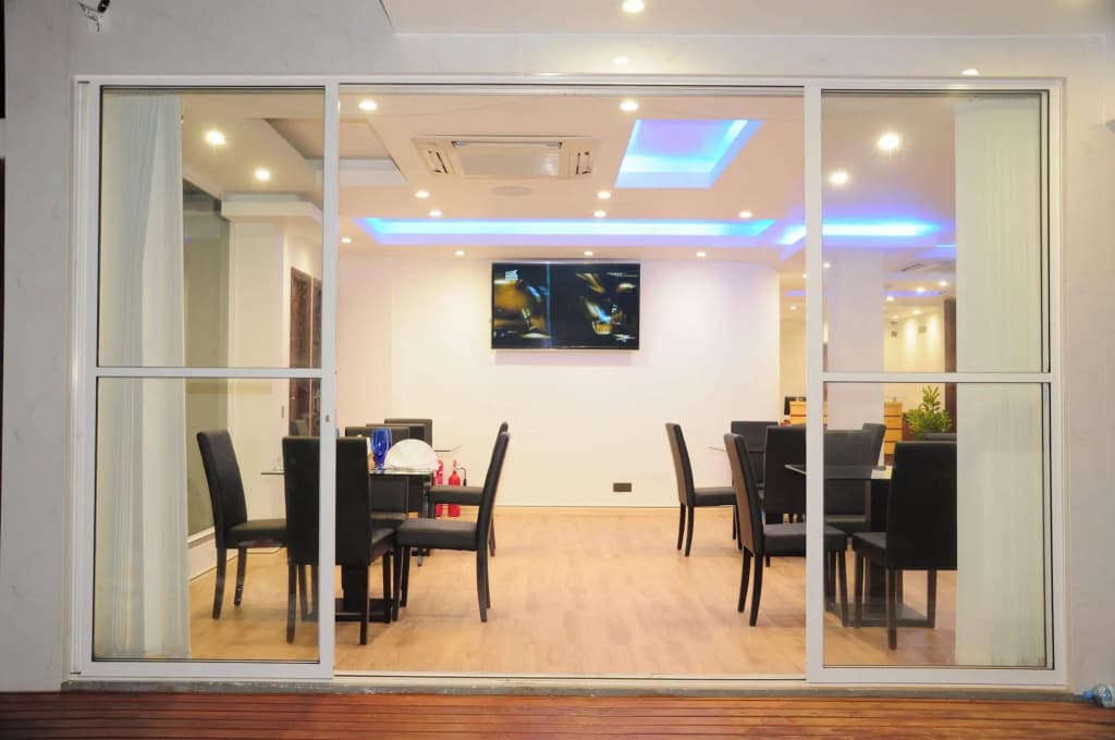 Airport Beach Hotel - photo 6