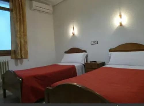 Hostal Gaudi - photo 5