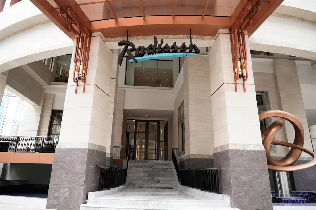 Radisson Hotel Chateau de Bangkok - photo 1