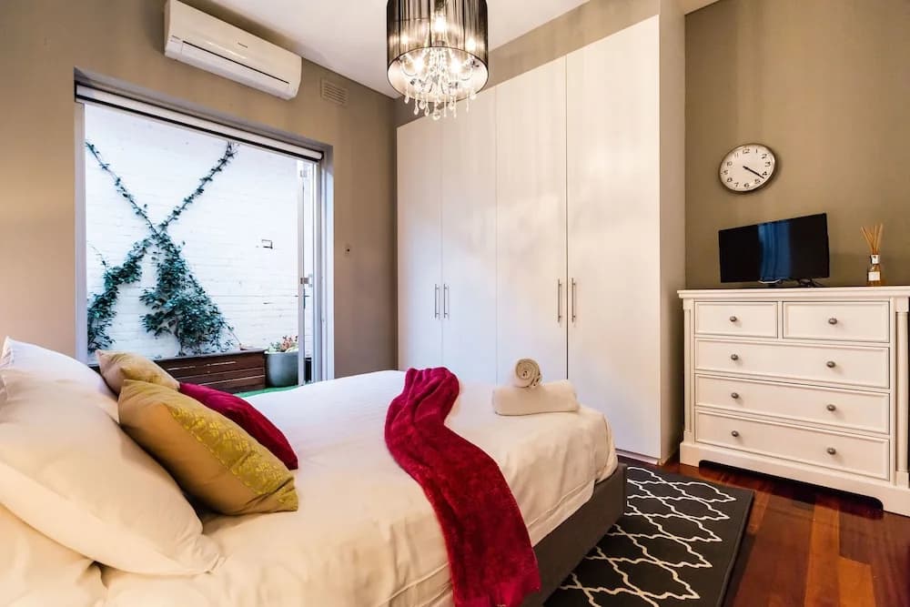 ELISE, 2BDR Windsor House - photo 2