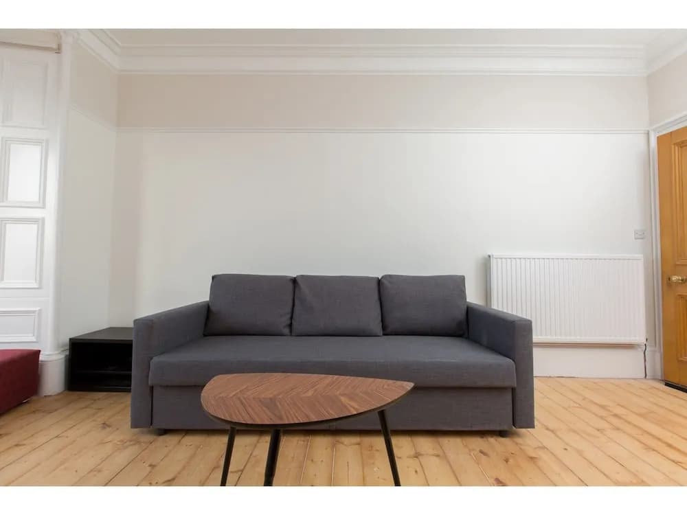 Spacious 1BR Flat With View in Edinburgh -sleeps 4 - photo 2