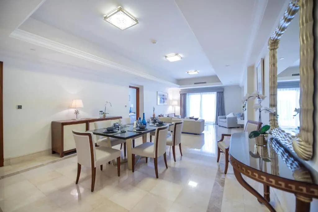 Luxurious 3BR Townhouse with Maid's & Private Pool in Palm Jumeirah - photo 17