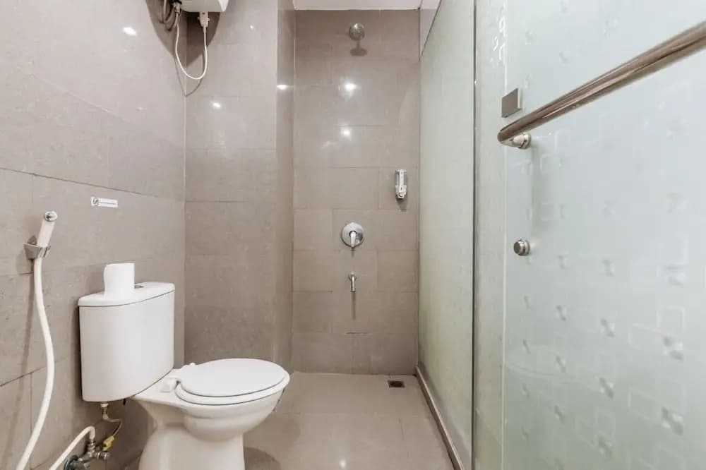 RedDoorz Plus near Mall Taman Anggrek 2 - photo 4