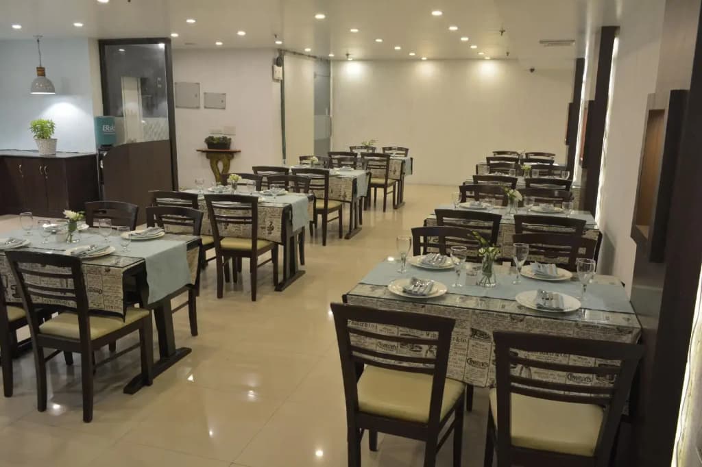 Rockland Hotel Panchsheel Enclave - photo 17