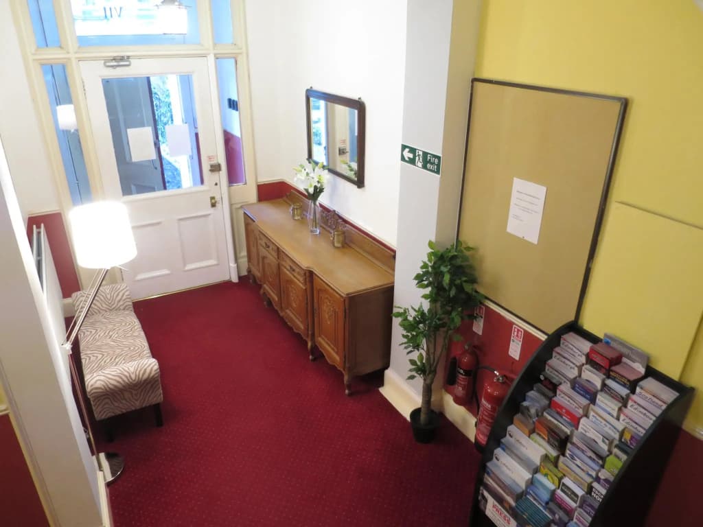 Thornfield Guest House - photo 2