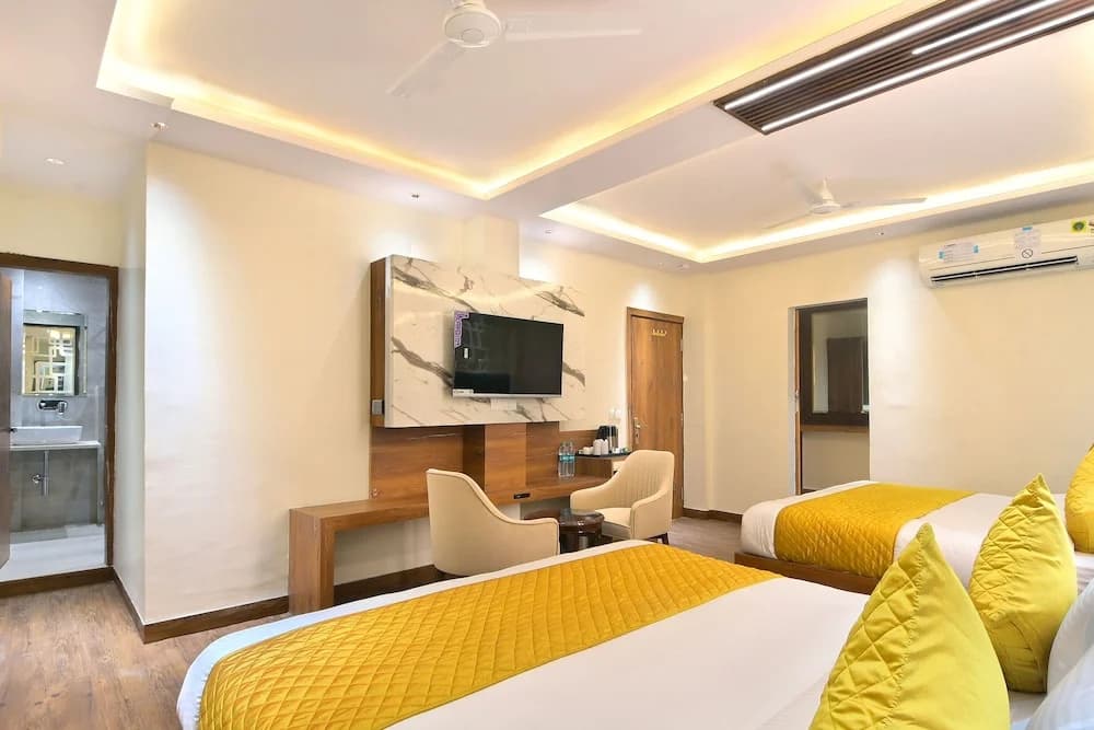 Hotel Saina International - photo 2