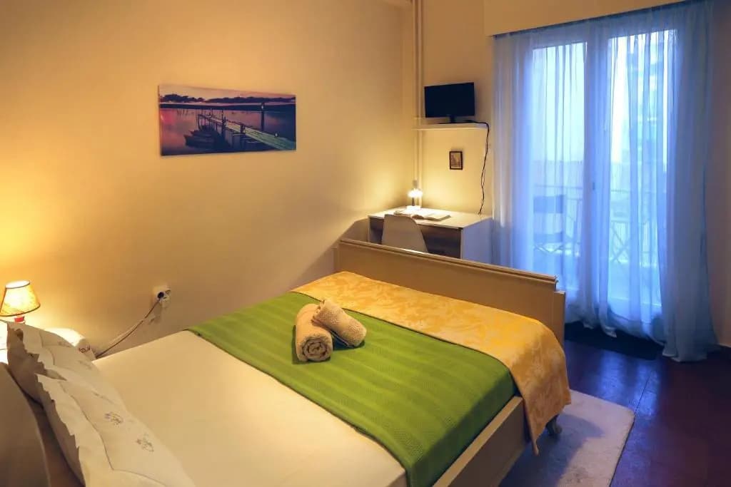 Aristotle's studio apartment - photo 1