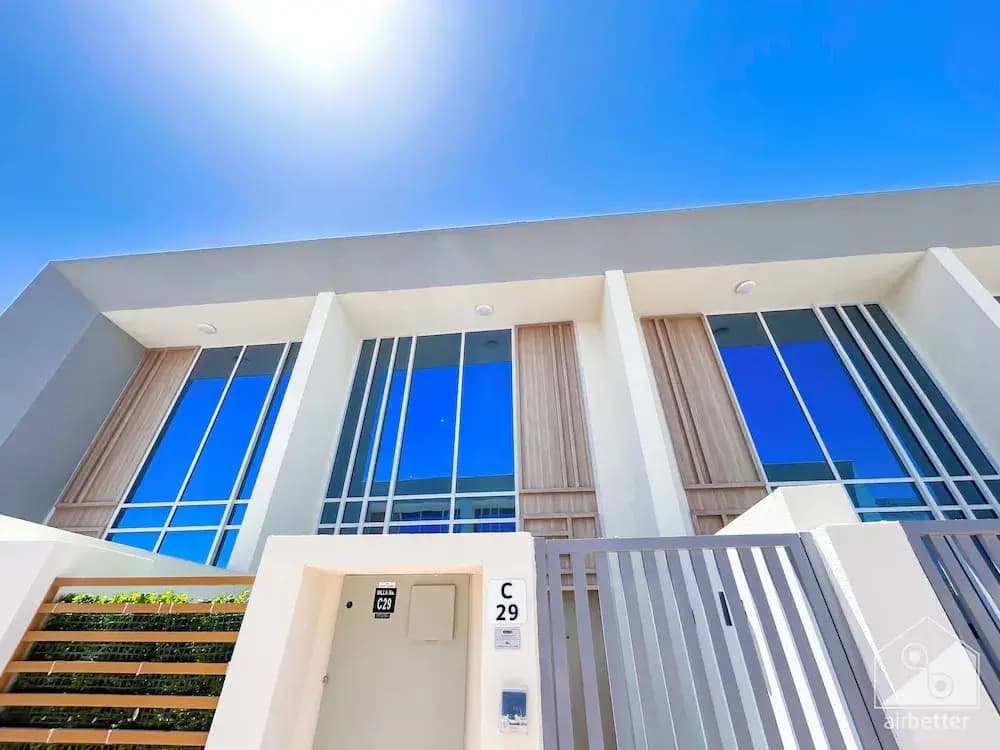 Luxury 1-br Villa in Rukan: Dubai Skyline Views! - photo 1