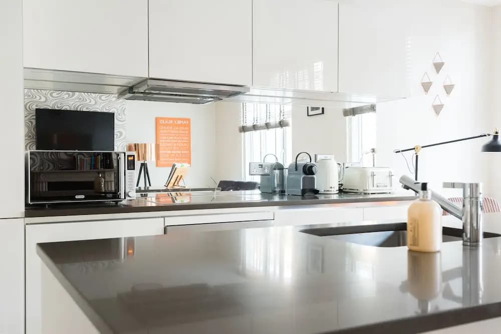 Bright modern one bed apartment in central london - main photo