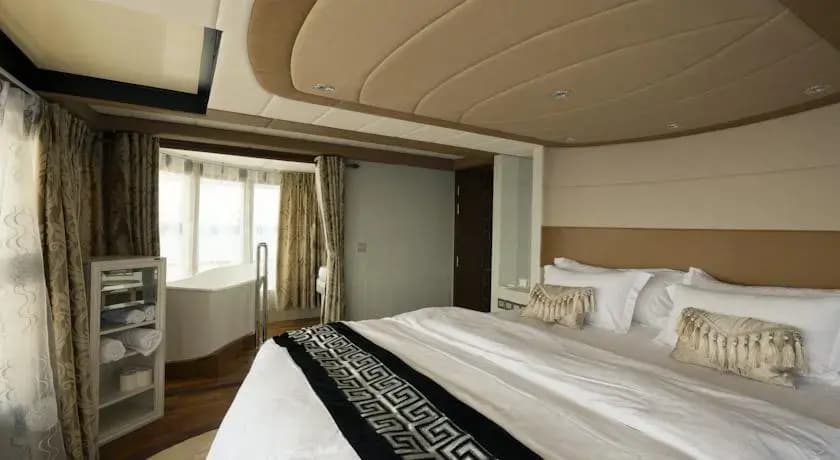 Maldives Crown - photo 9