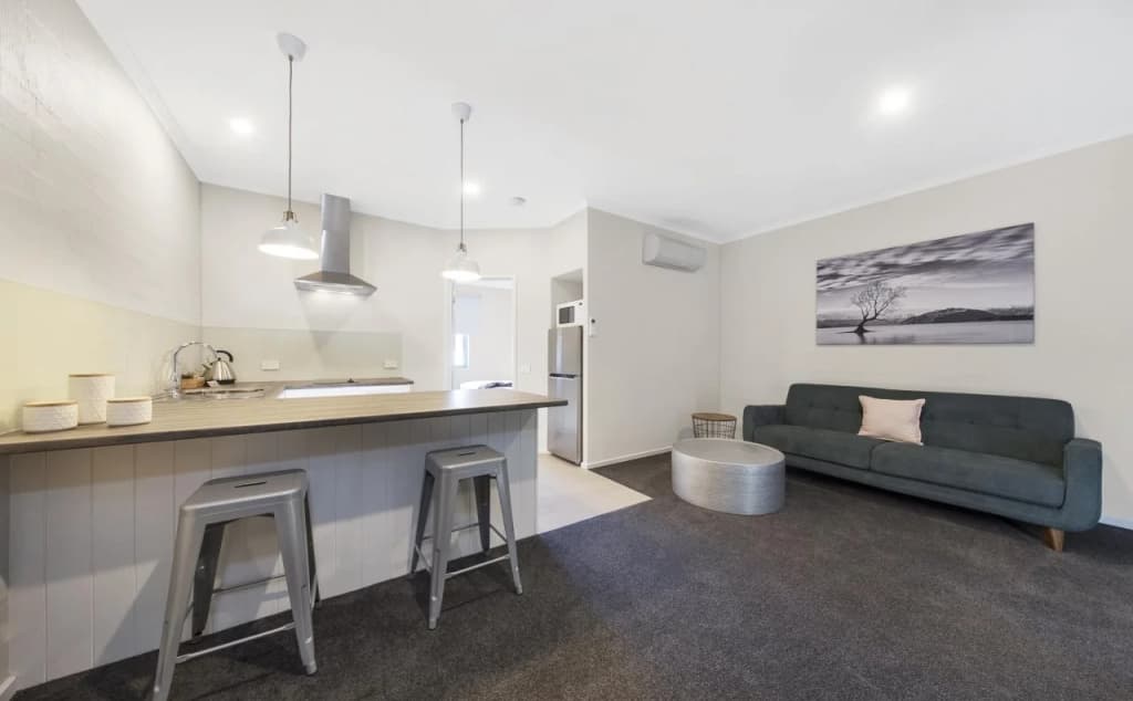 Moonlight Bay Apartments - photo 4