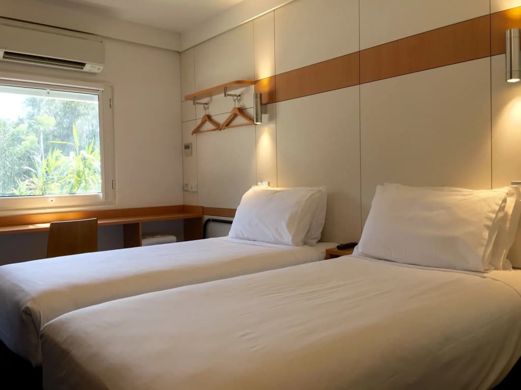 ibis budget Enfield - photo 7