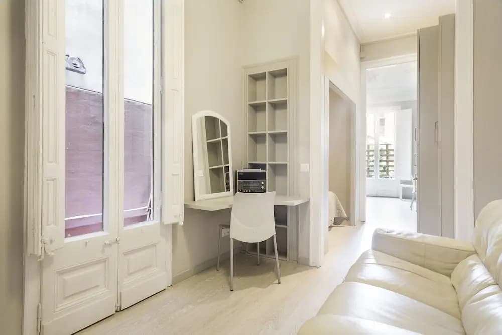 Urquinaona Apartment - photo 5