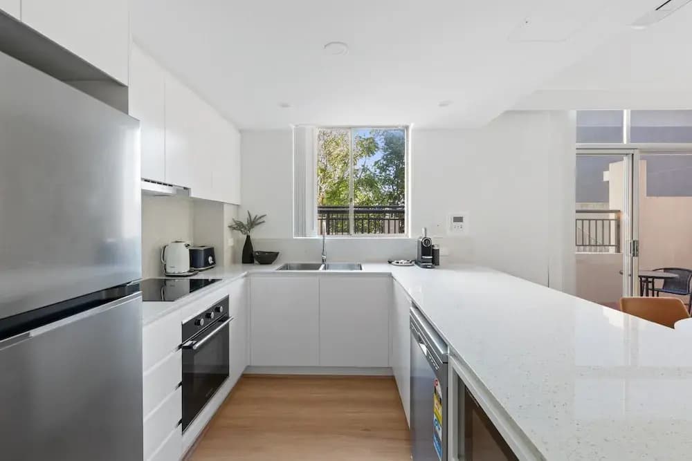 Stylish 2-bed Apartment With Pool in Camperdown - photo 8
