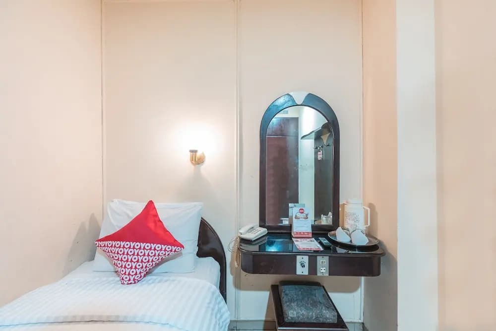 OYO 671 Hotel Capitol - photo 7