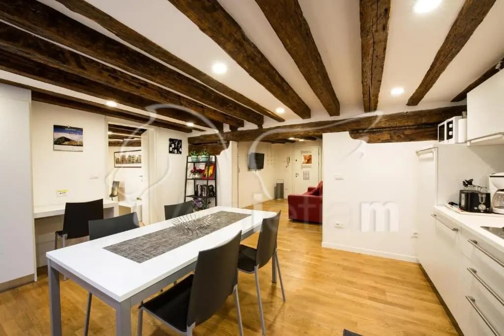 The Lion's House APT5 - photo 2